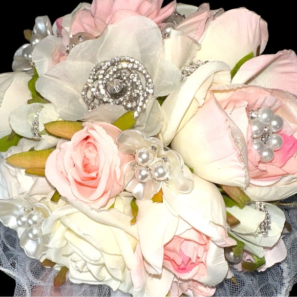 Custom Accessories - Bride Wedding Bridal Flowers Floral Bouquet Rose Pearls Rhinestone Brooch NEW